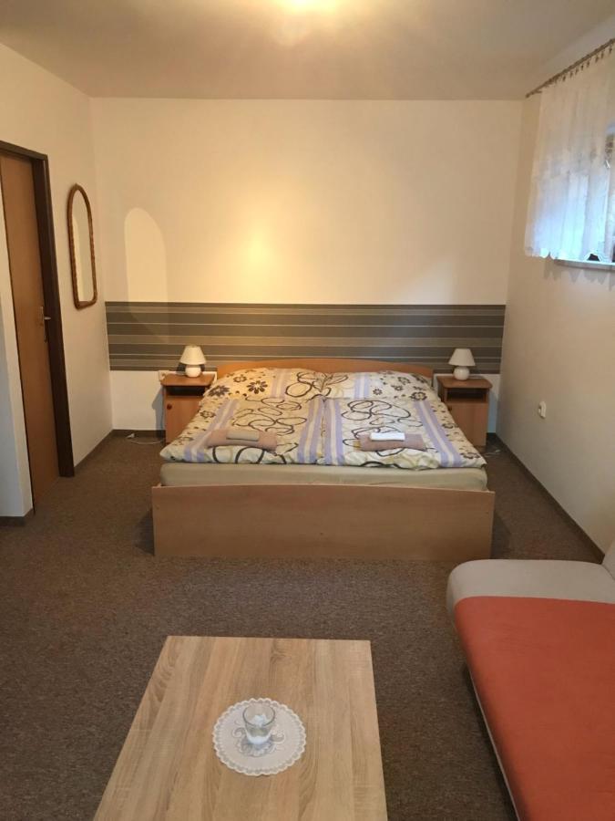 Privat Magdalena Apartment เบเชนยอวา ภายนอก รูปภาพ